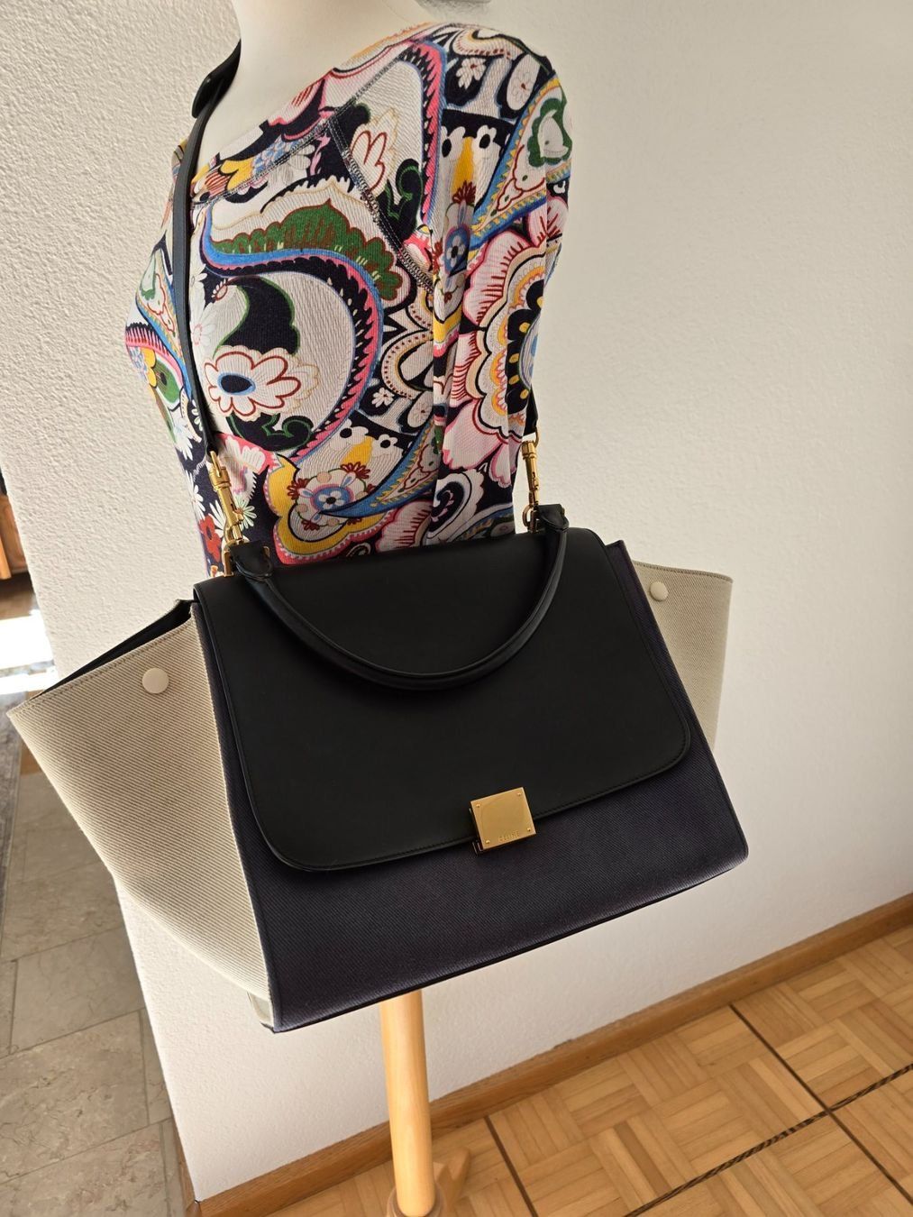 Celine Borse da donna: CELINE TASCHE TRAPEZ TOTE LEDER/CANVAS – Usato da Ennetbaden venduto da bargainhunterin