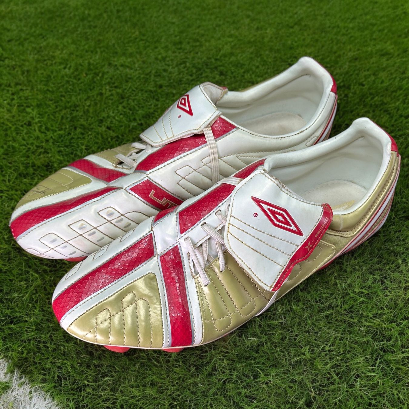 Scarpe da uomo: Chaussures de foot Umbro X500-A, EU 47 – Usato da Morges venduto da vintix