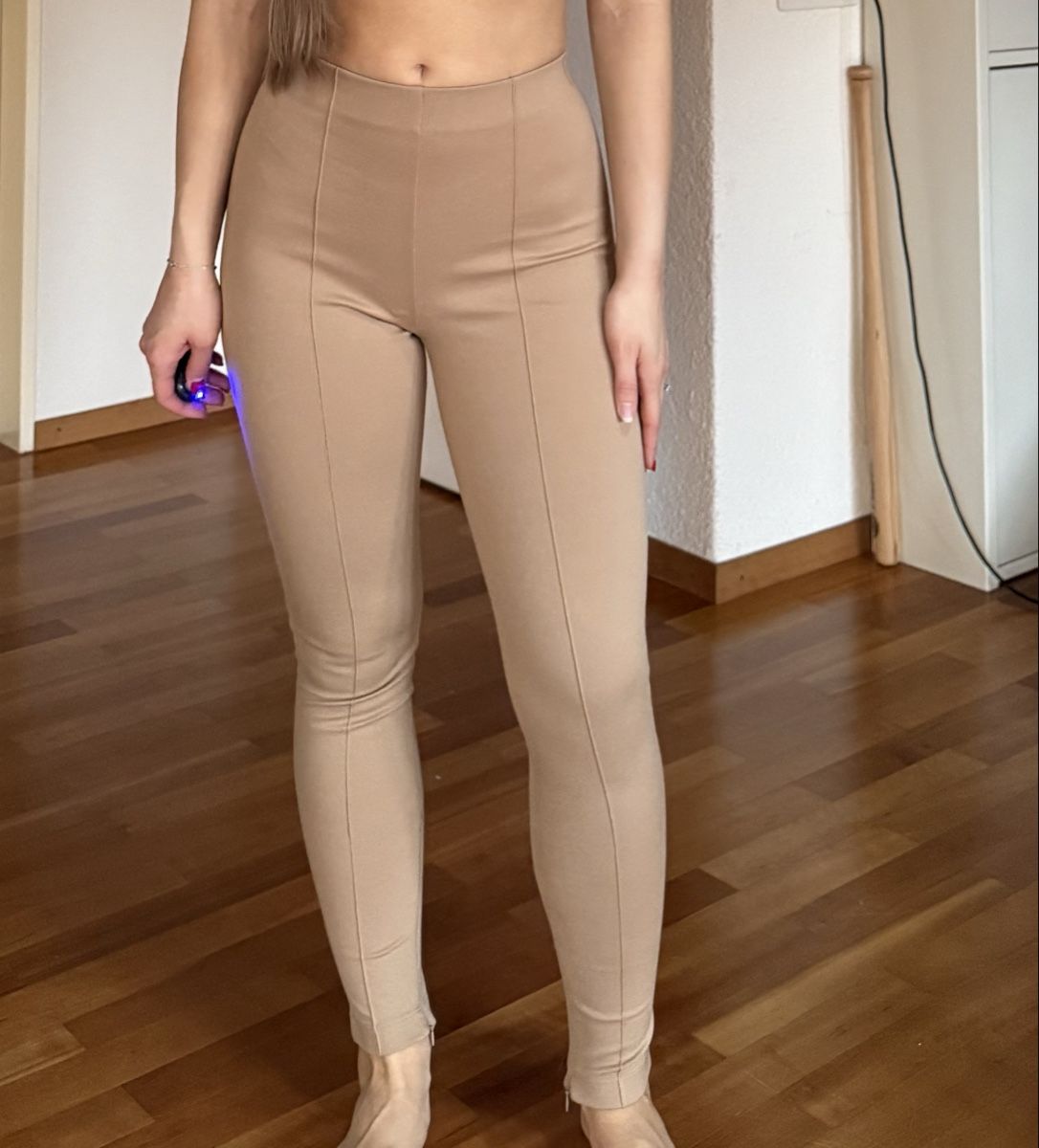 Leggings: Beautiful and comfortable beige leggings – Nuovo (secondo la descrizione) da Zürich venduto da eli_t8nw 2