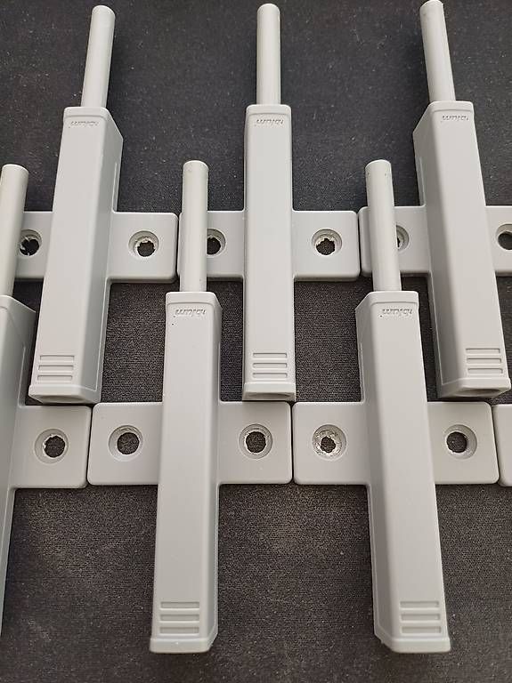 Ferramenta: Systeme push pour placard Blum  – Usato da Aven venduto da menthe17