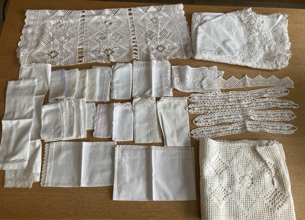 Tessuti: Grosses Spitzen-Konvolut: Tischdecke, Deckchen, Borten – Usato da Gränichen venduto da SabineZ01
