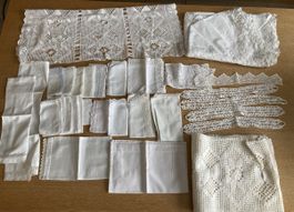Grosses Spitzen-Konvolut: Tischdecke, Deckchen, Borten