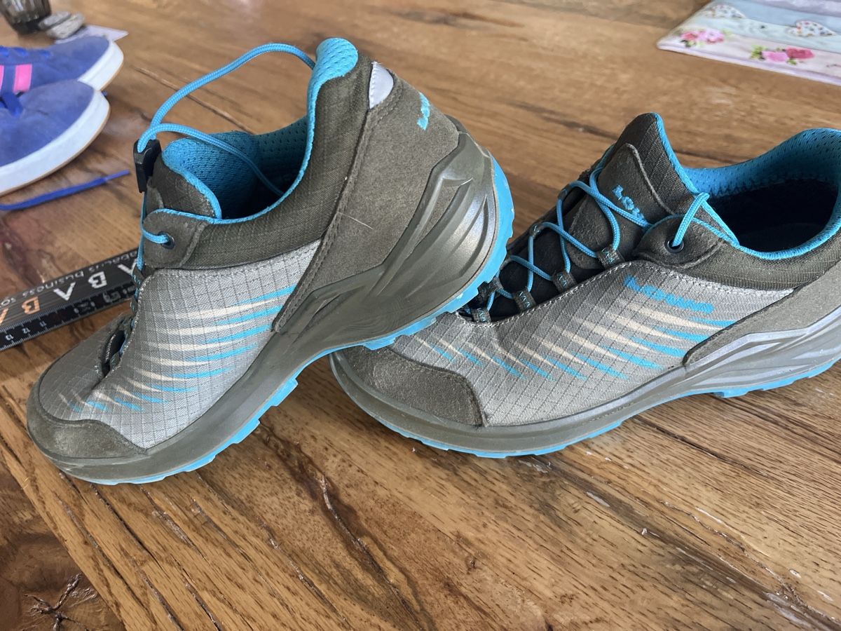 Lowa Chaussures garçon: Wanderschuhe Lowa Gore-Tex 38 – D'occasion à Detligen par Carina_1981 2