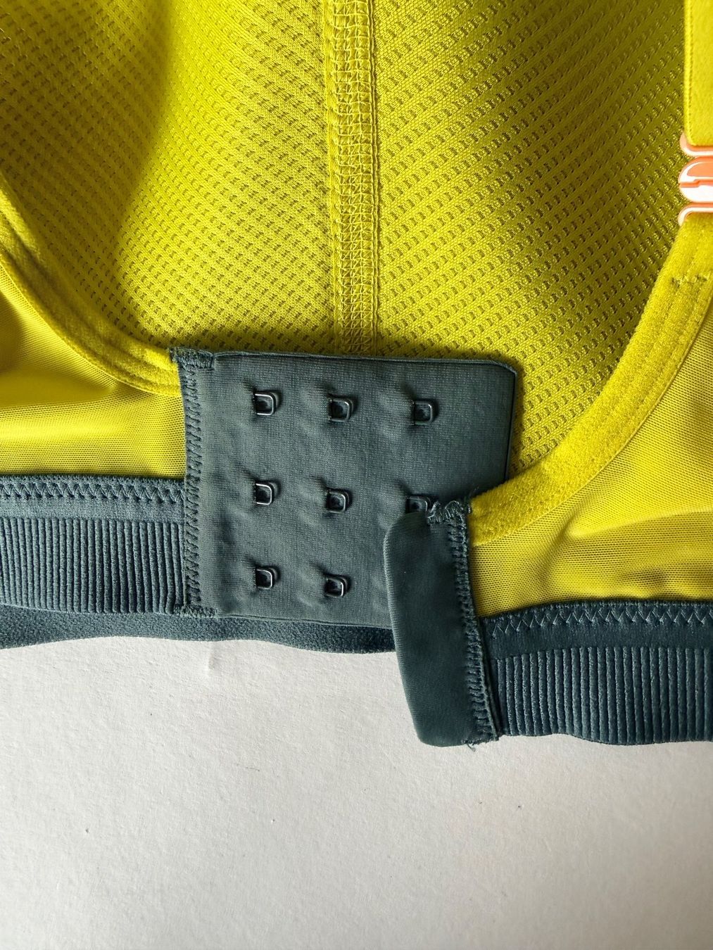Triumph Altra biancheria intima: TRIUMPH, Sport-BH TRIACTION GRAVITY Lite, Grösse 90D – Nuovo e nell'imballaggio originale da Rudolfstetten venduto da gst_g7xl 6