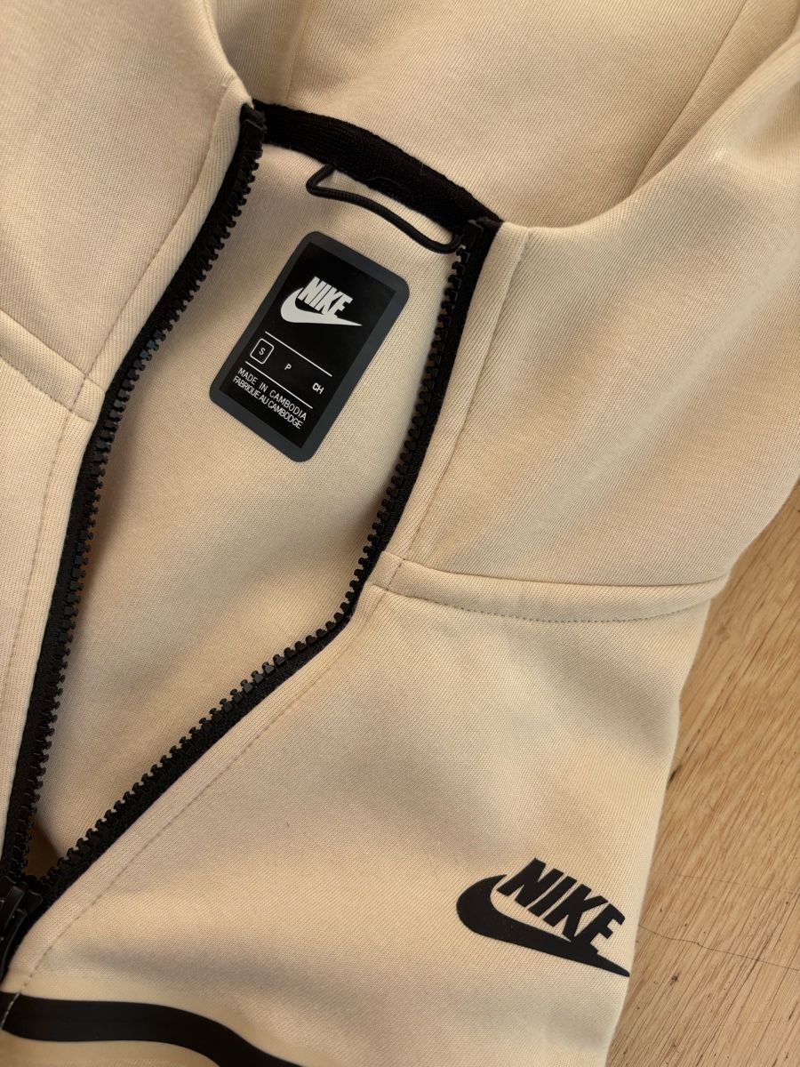 Nike Giacche: Jaquette Nike tech  – Usato da Lausanne venduto da p.r_chrstn 1