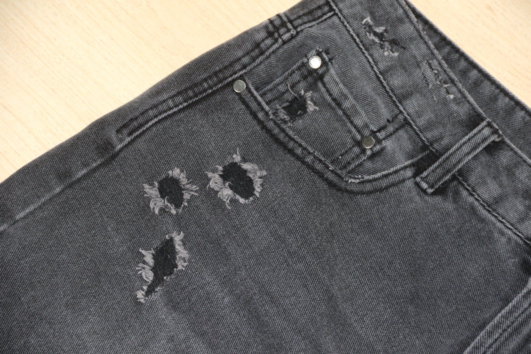Pantaloni: Jeansshorts Gr.38-40 – Usato da Oberwil-Lieli venduto da Svetlana28 3