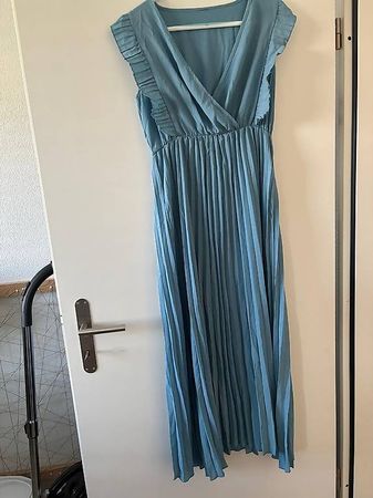 Hellblaues Kleid zu verkaufen