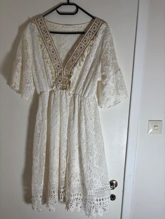 kurzes luftiges Kleidchen in weiss/gold