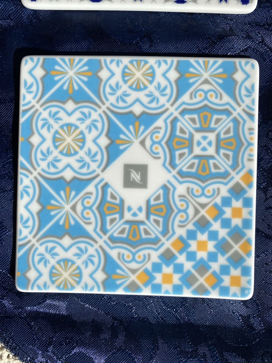 Nespresso Sottobicchieri: Nespresso Untersetzer 6er Set blau gemustert neu – Nuovo e nell'imballaggio originale da Merligen venduto da shalimar64 1