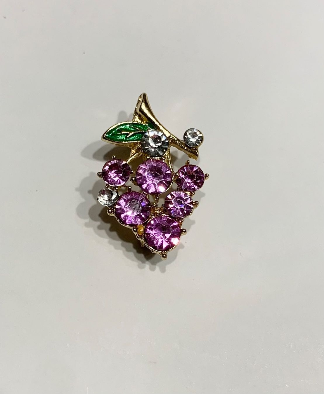 Broches & Aiguilles: Brooch- Grape - Pink – Neuf (Voir description) à Basel par lau_982w