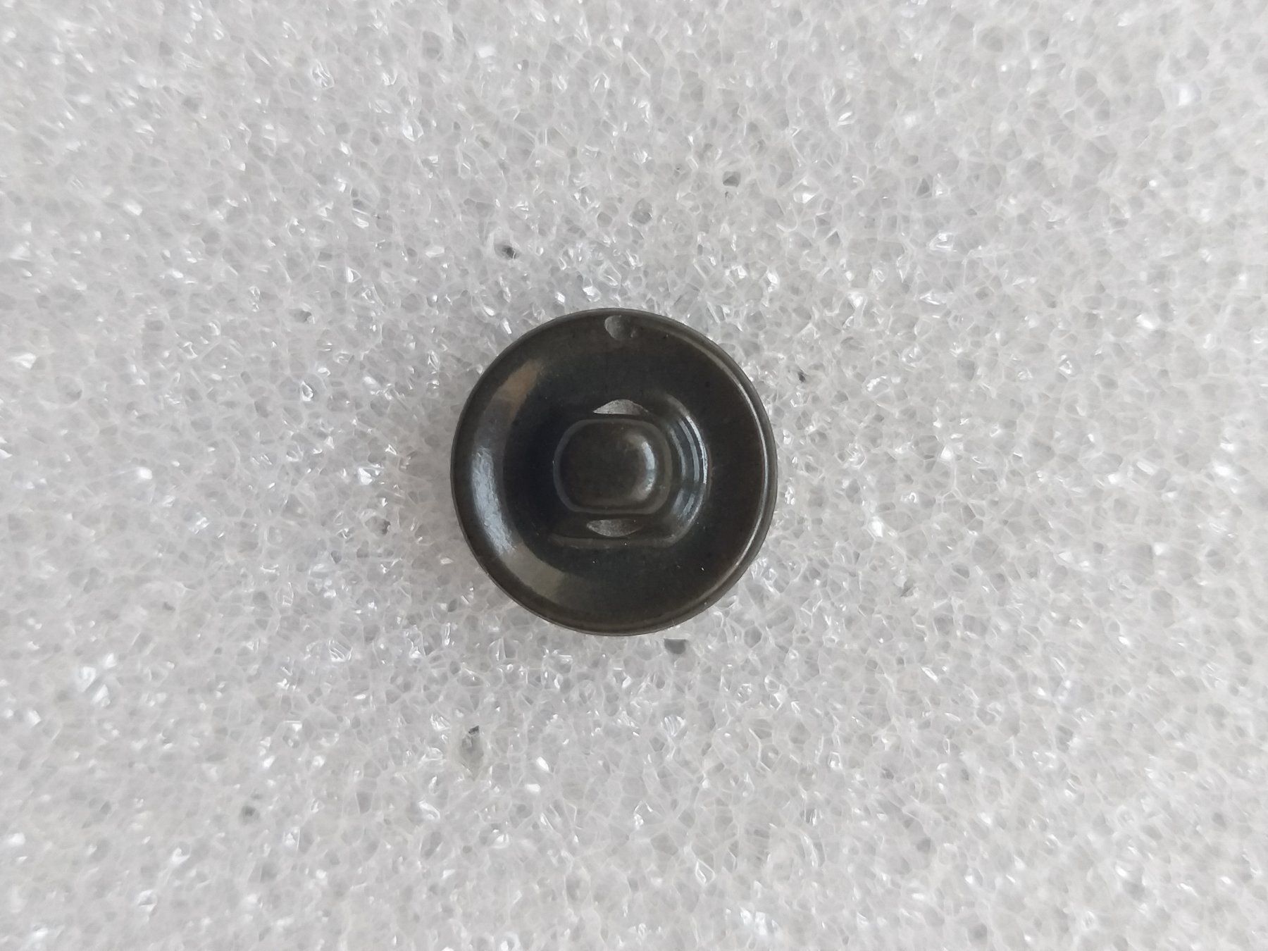 Knöpfe: Uniformknopf 15 mm Tschechoslowakei – Gebraucht aus Bauma von SwissMilitaria 1