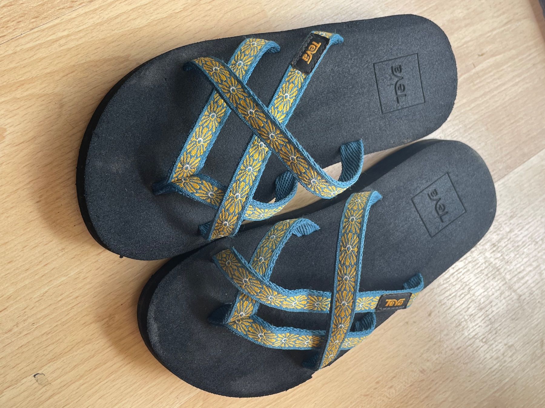 Teva Scarpe per ragazzi: Teva Olowahu Flipflop Gr.31/32 – Usato da Rotkreuz venduto da GerberaSpider08