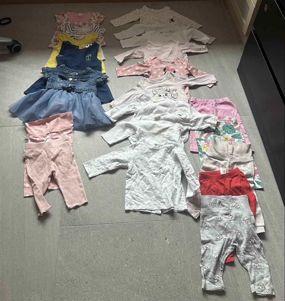 Kleiderpakete & -sets: Babykleiderpaket, Grösse 68, Mädchen – Gebraucht aus Fahrwangen von lya_n6l6