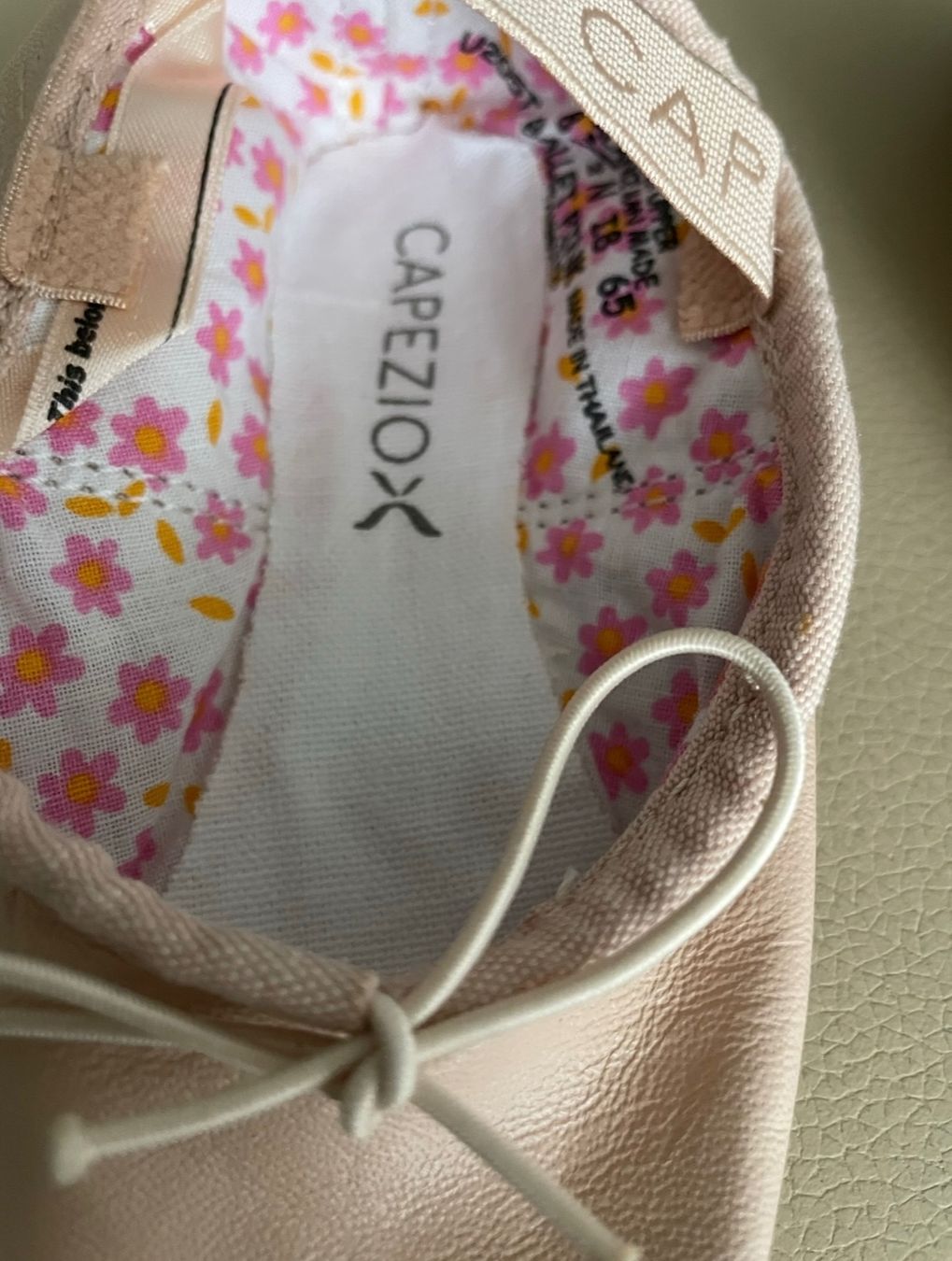 Schuhe für Mädchen: NEUE Leder-Ballettschläppli Gr. 30 5 der Marke Capezio – Neu und originalverpackt aus Urdorf von leoale 3