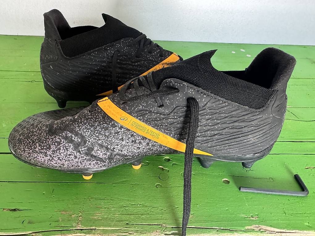 Scarpe da uomo: Chaussure de football - taille 41 – Usato da Naz venduto da Bigsexy1977 1