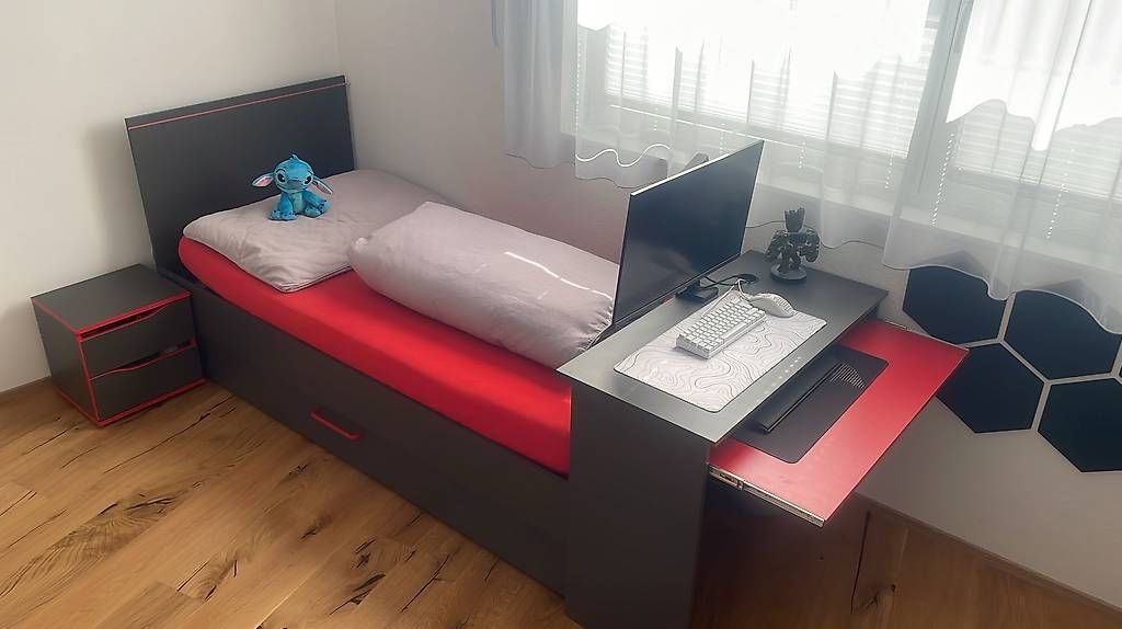 Letti: Gamingbett Bett mit Schreibtisch – Usato da Domat/Ems venduto da Shadow_08