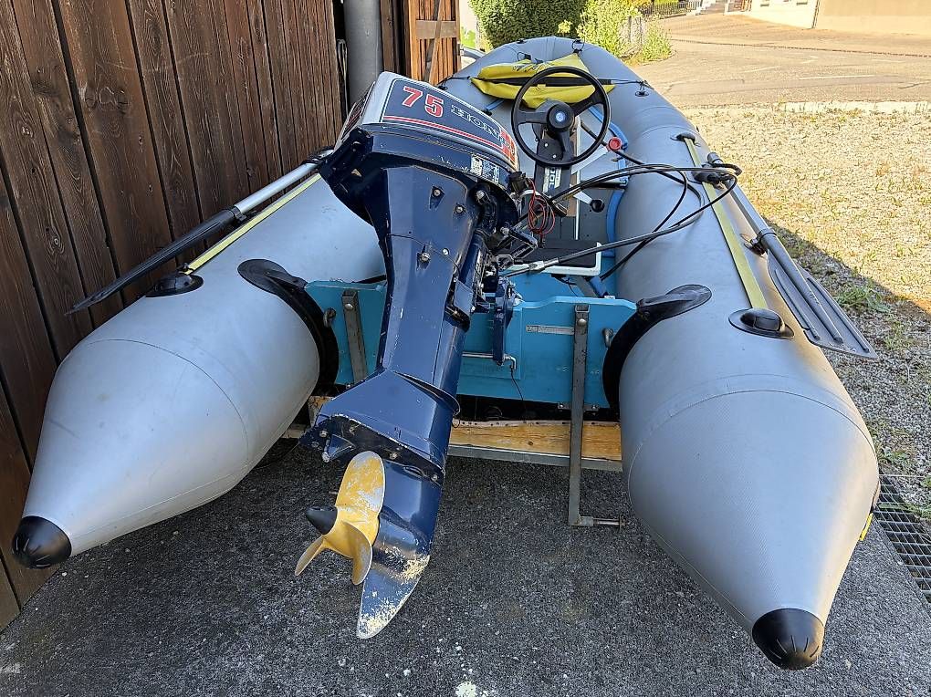 Barche: Schlauchboot mit Slipanhänger und Motor – Usato da Wittnau venduto da Ricartutti 2