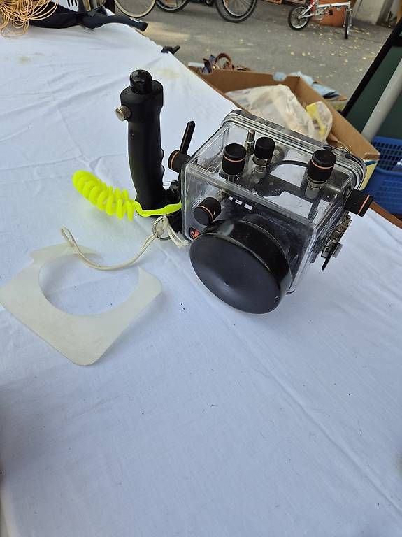 Lampade & Macchine fotografiche: Professionelles Unterwasser-Kameragehäuse – Usato da Winterthur venduto da NZEHNDER 2