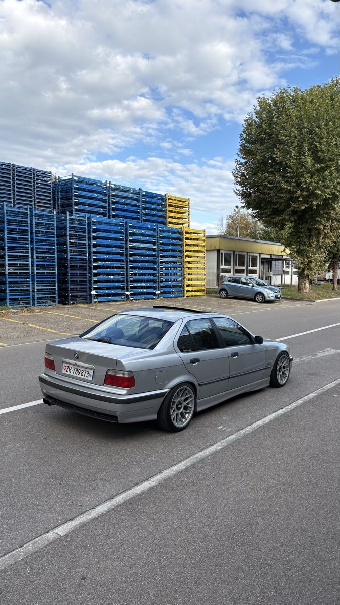 BMW Automobili: Bmw e36 320i Limousine – Usato da Bülach venduto da gab_gdm6
