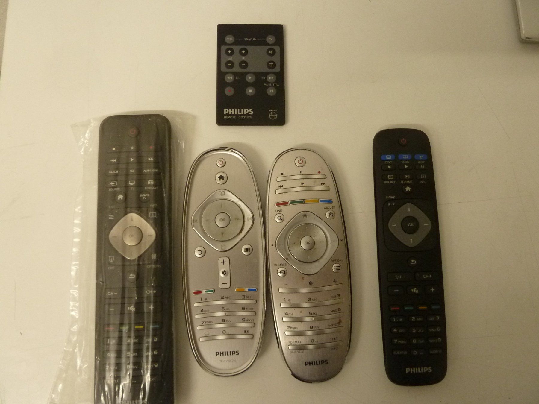 Telecomandi: div. Fernbedienungen – Usato da Affoltern am Albis venduto da Sennrtv 8