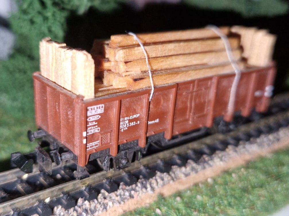 Trix Modellini di ferrovie: Minitrix Güterwaggon beladen mit Holz Spur N – Usato da Unterengstringen venduto da Kab81 2