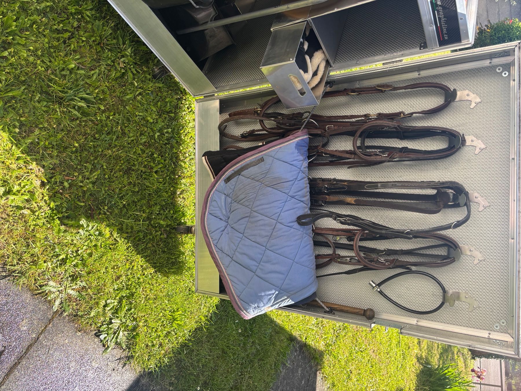 Selle & Accessori: Malle de concours Équitation Graphicline – Usato da Yverdon-Les-Bains venduto da Pcookies 1