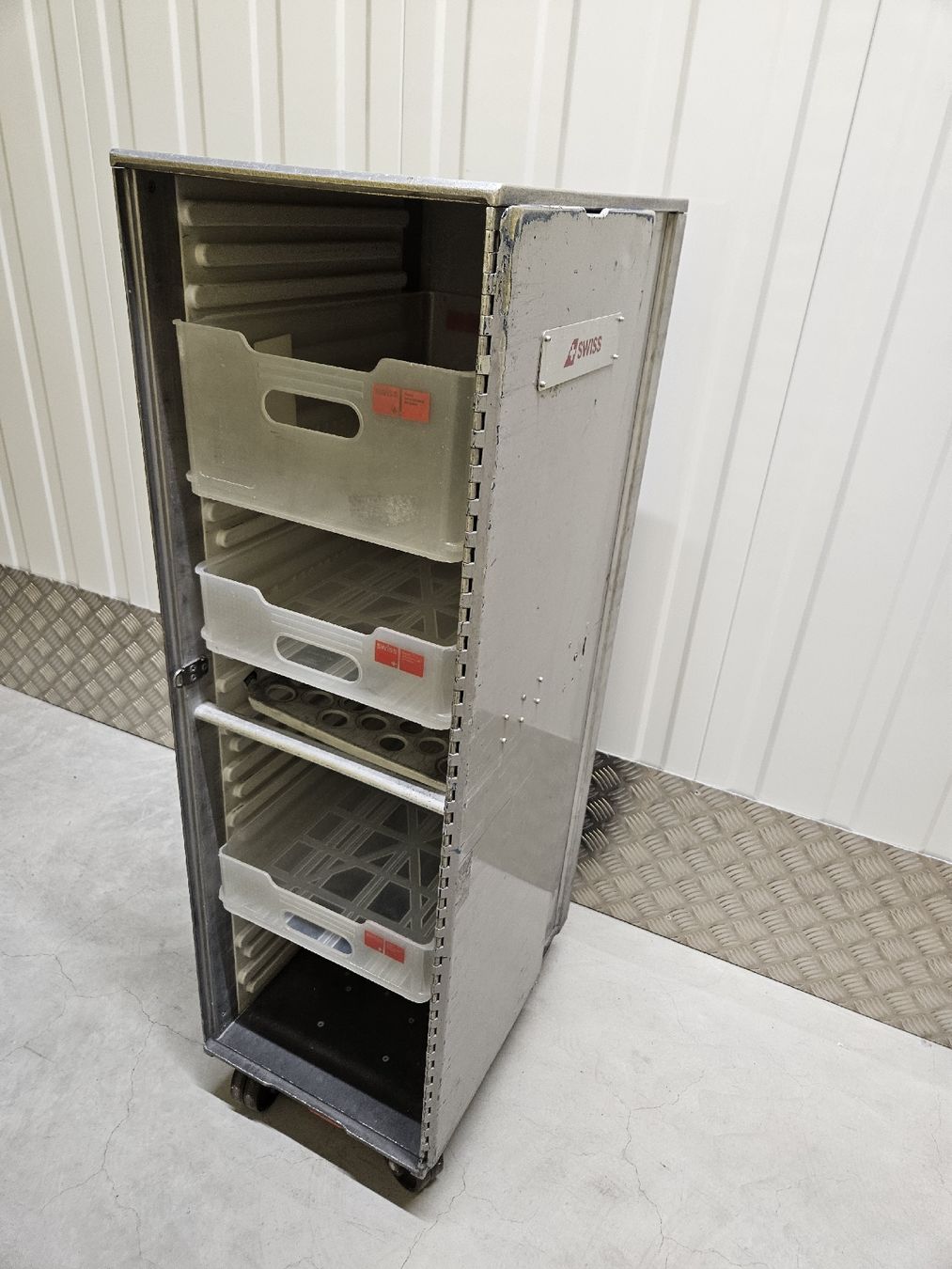 Autres aviation: SWISS AIRLINES Boardtrolley – D'occasion à Dielsdorf par mar_dbh5 2