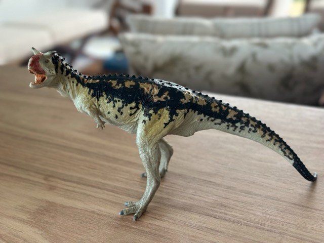 Statuette: Safari Ltd. Carnotaurus Dinosaurier Sammelfigur – Usato da Fällanden venduto da SafariSchleichCH