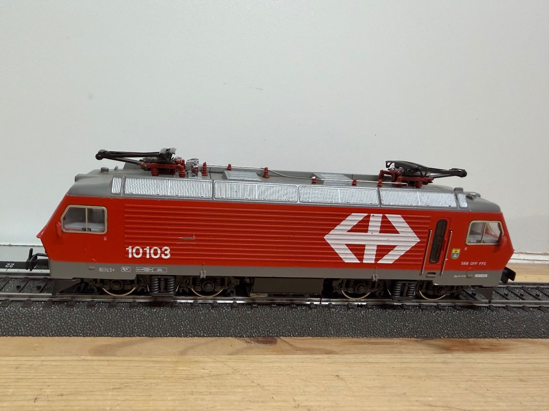 Märklin Modellini di ferrovie: Märklin 3328 E-Lok SBB Re 4/4 IV – Usato da Büsserach venduto da ModellbahnDepot 3