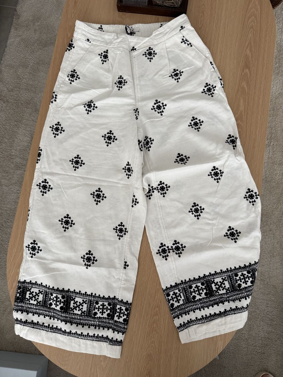 Pantaloni: Hose weiss bestickt Damen – Usato da Gebenstorf venduto da sdent