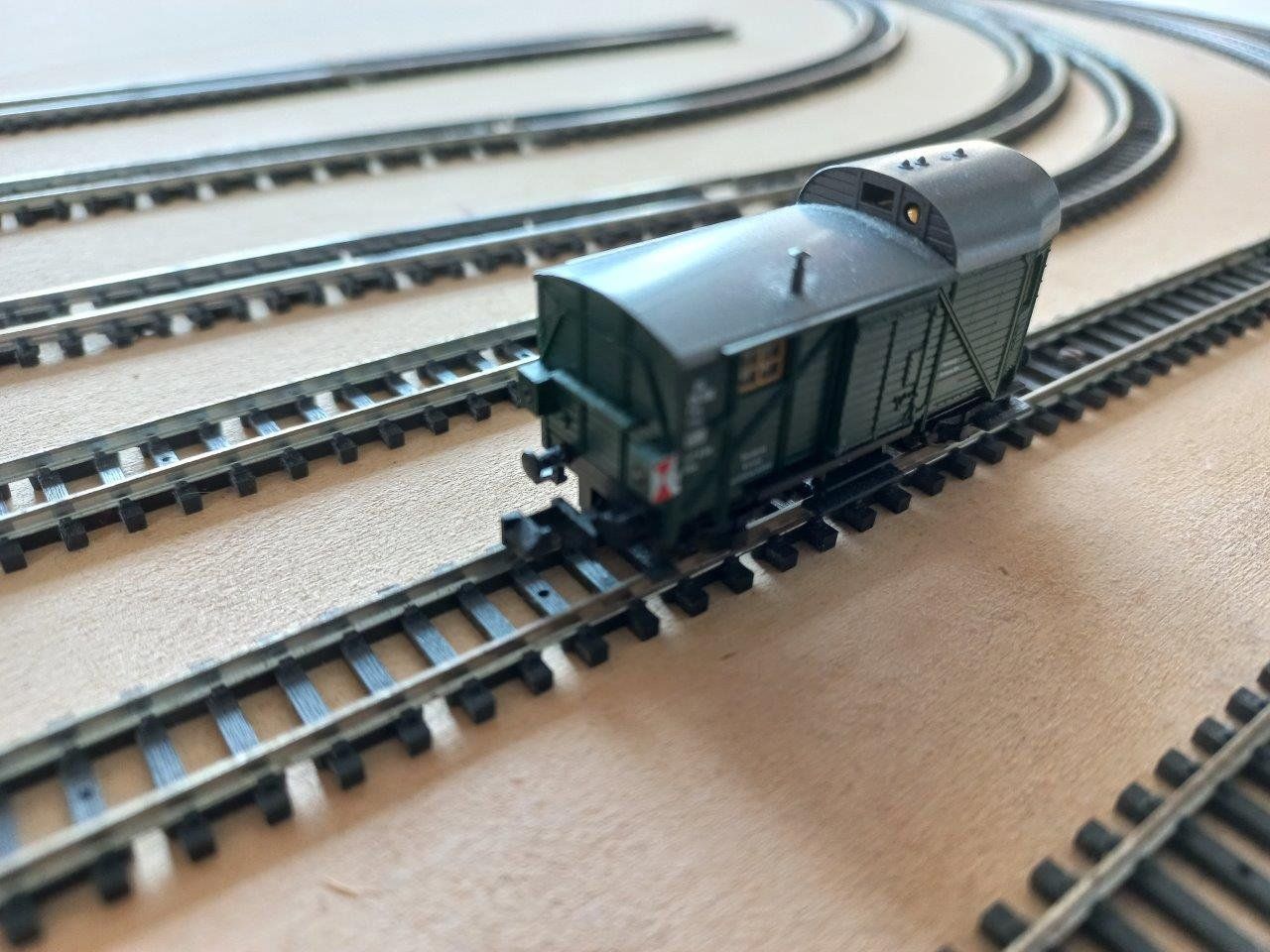 Fleischmann Modelleisenbahnen: Fleischmann Spur N Güterzugbegleitwagen – Gebraucht aus Pfäffikon / ZH von Pefkadett 4