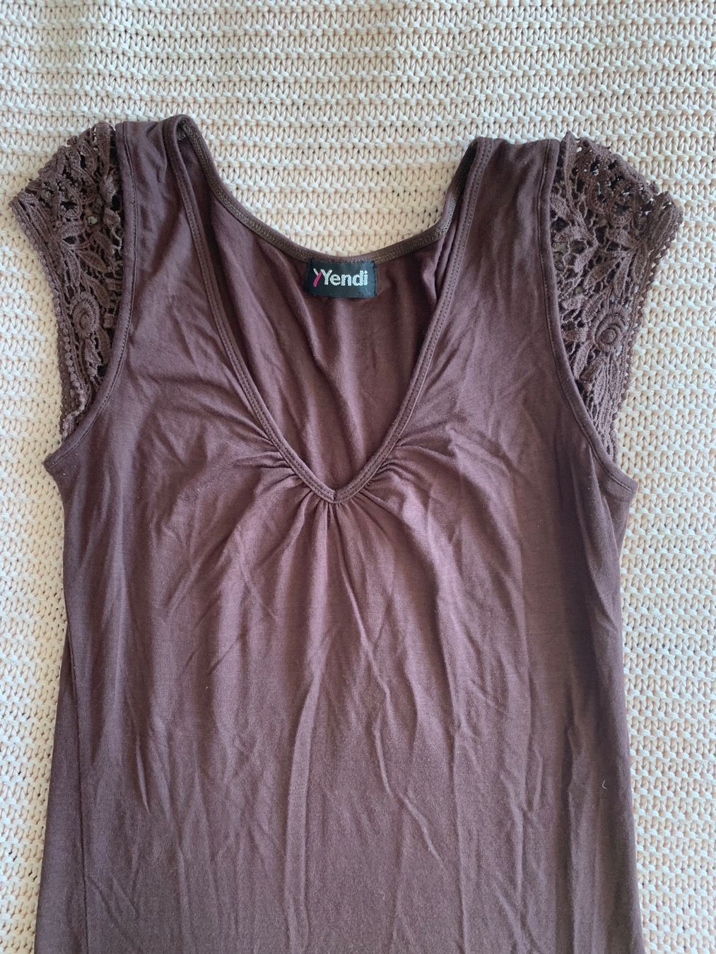 Top: Top marron avec dentelles – Usato da Montreux venduto da Iza_81199