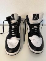 Nike Air Jordan 1 Mid – Grösse 43 – Weiss/Schwarz