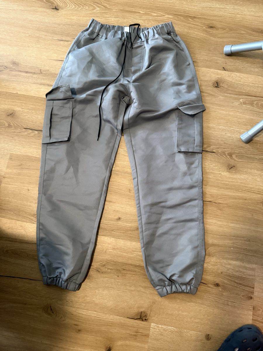 Hosen:  Cargo Hose grau Grösse S neu – Gebraucht aus Altstätten SG von buc_hlh2