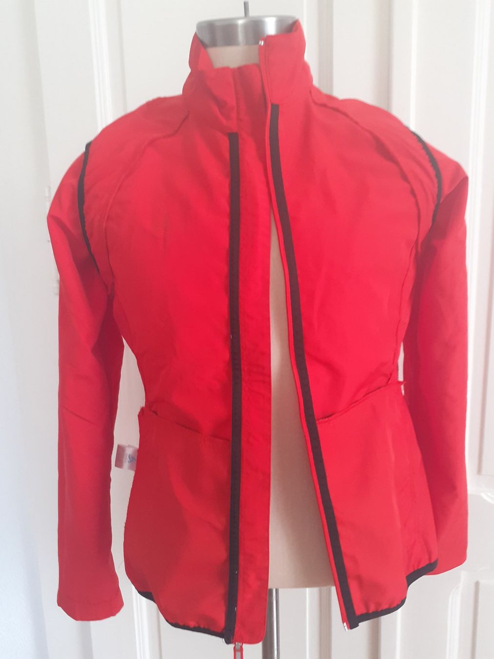 Odlo Jacken: Veste Odlo rouge, taille S – Gebraucht aus Lausanne von nma_b7dk 7