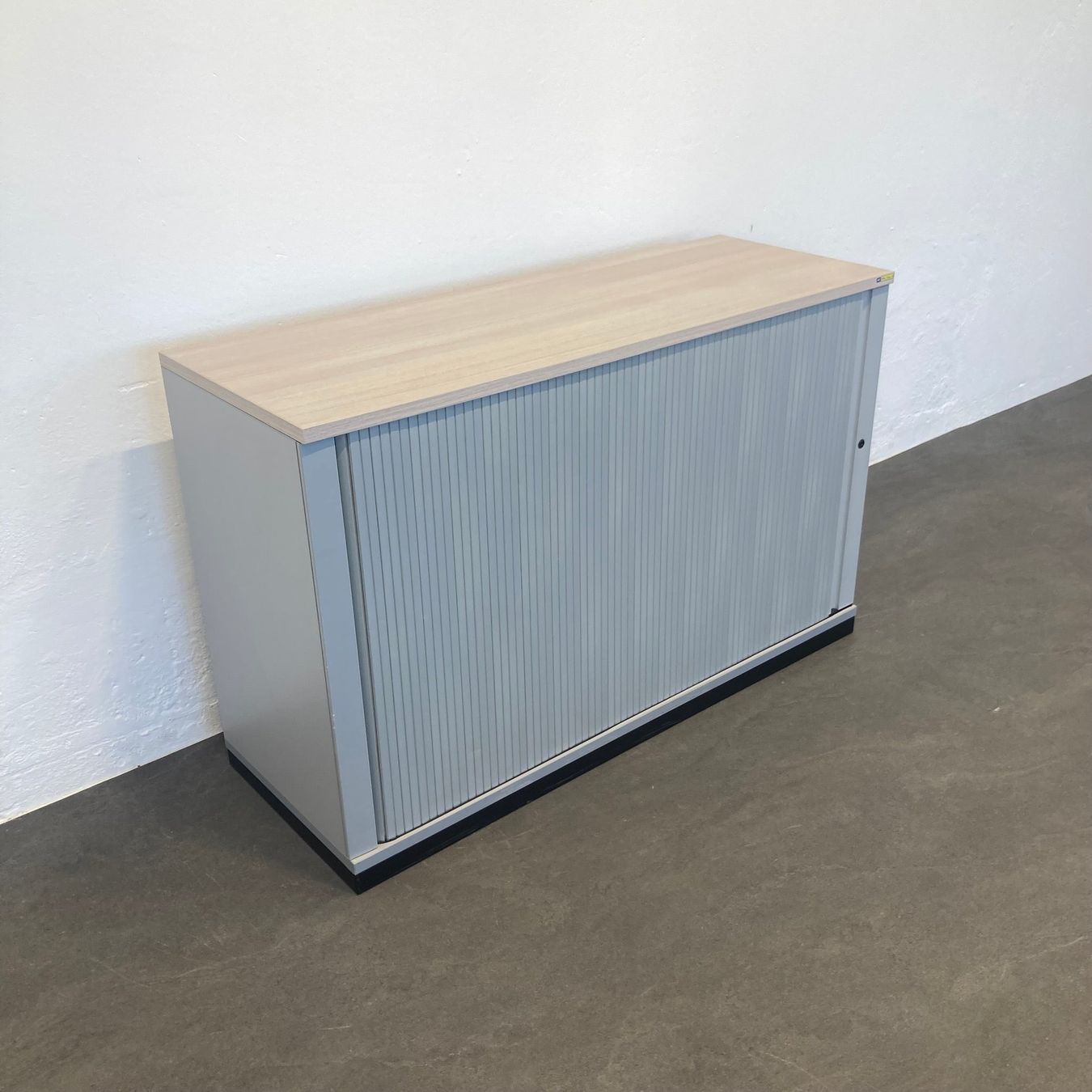 Armadi: Steelcase Share It Lateralschrank 2-OH - – Usato da Schönenwerd venduto da mcofficeshop 2