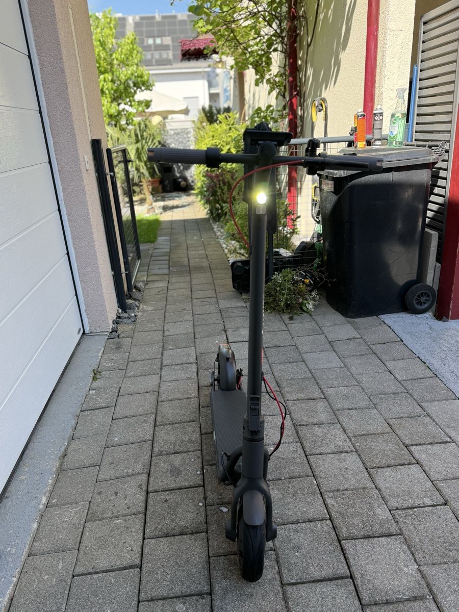 Kickboard: Navee V40i E-Scooter (E-Trottinet) mit Garantie – Nuovo (secondo la descrizione) da Niederglatt ZH venduto da ele_x8z5 5