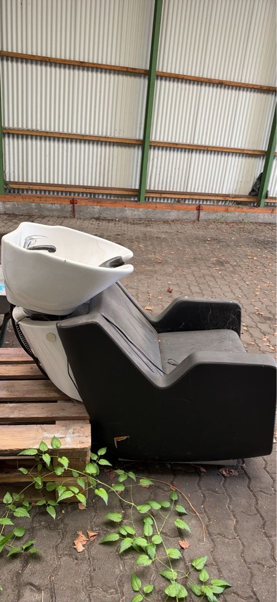 Lavabi & lavandini: Friseurwaschplatz – Usato da Kleindöttingen venduto da SwissCarSelection 2