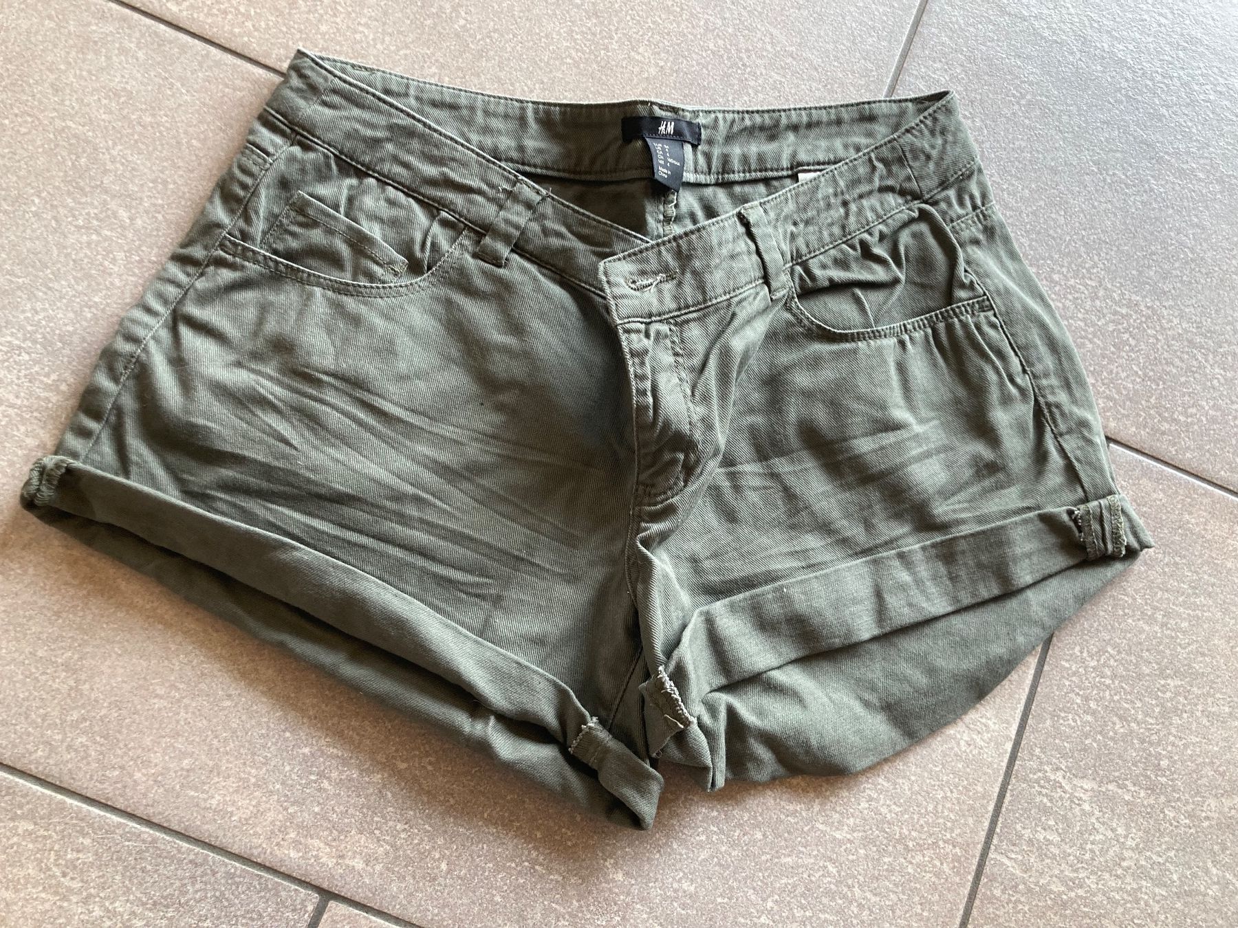 H&M Jeans: Hot Pants; kurze Hose Gr. 34; H&M – Usato da Mosnang venduto da Kusli09