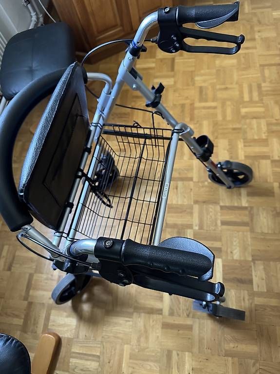 Gehhilfen: Rollator  – Gebraucht aus Marthalen von 8450andelfingen 1