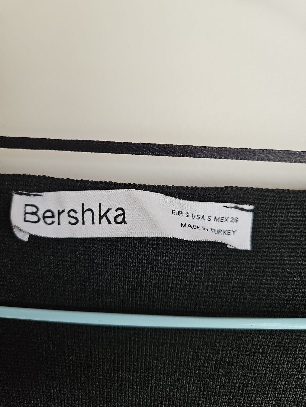 Bershka Vestiti: Etuikleid von Bershka, schwarz – Usato da Ebikon venduto da SecondChance_byM 1