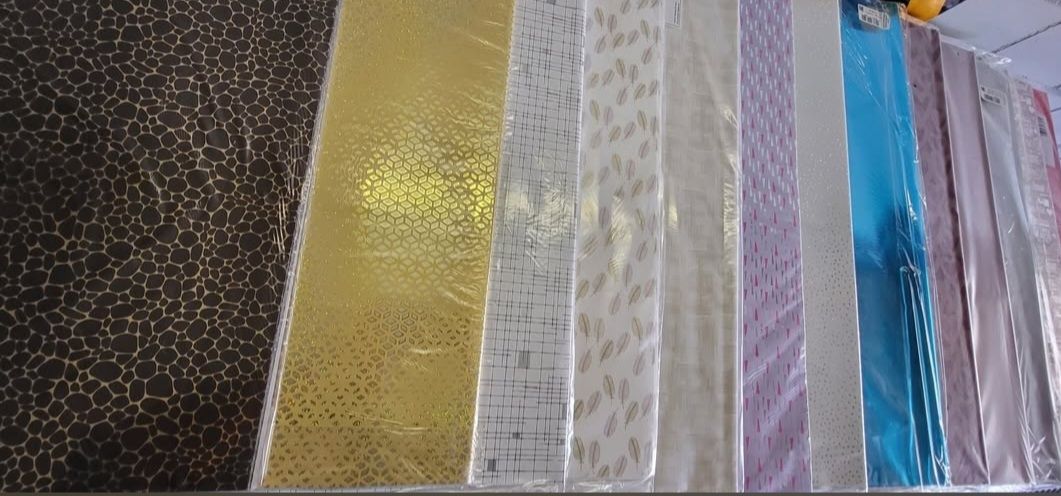 Carta: Geschenkpapier verschiedene Muster und Farben Konvolut – Nuovo e nell'imballaggio originale da Riniken venduto da Melanie910 6