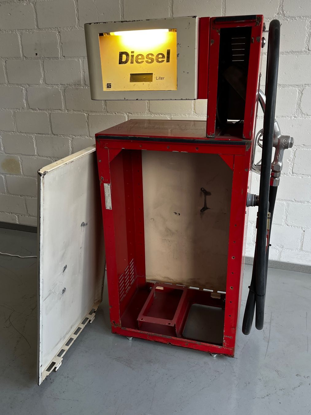 Altre raccolte & rarità: Deko Tanksäule Diesel (Tankstelle / Garage / Oldtimer) – Usato da Luzern venduto da Fracht-Design