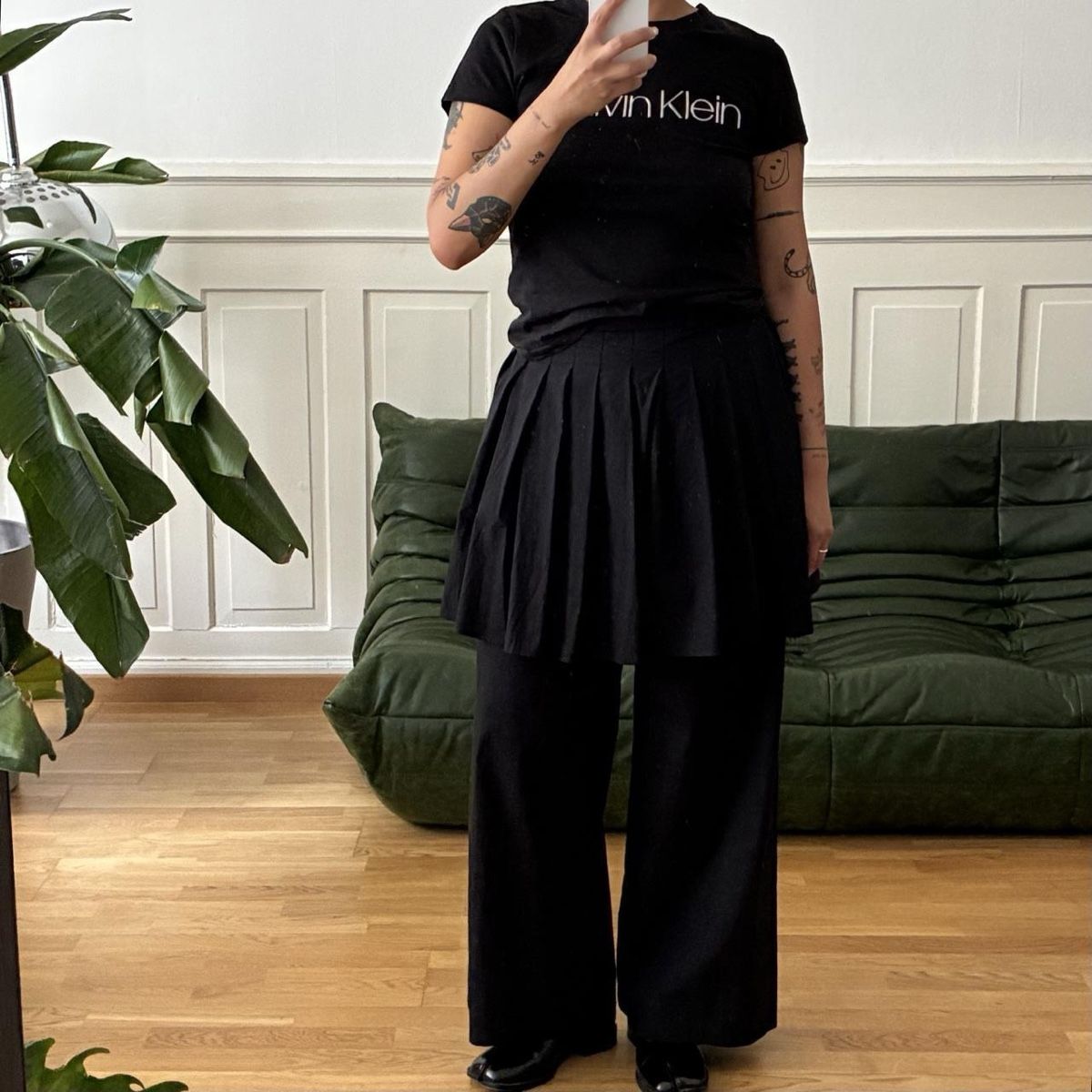 Calvin Klein T-shirts: calvin klein metallic logo tee - size m – D'occasion à Zürich par h_studio_edit 4