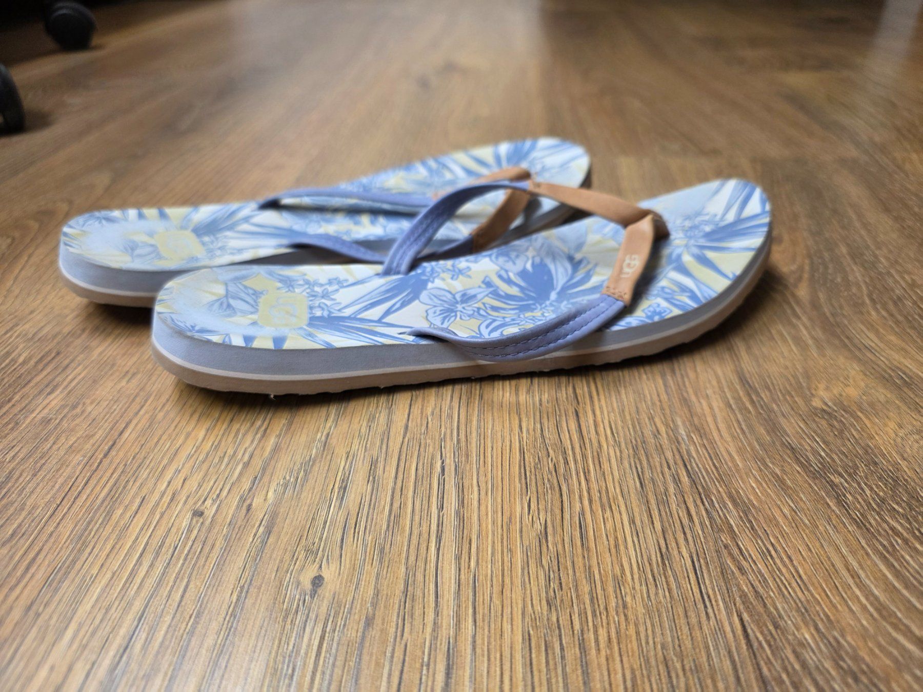 Ugg Chaussures femmes: Flipflops, Flip Flops Ugg Gr. 39 (Damen) – D'occasion à Nebikon par Japostyle 1