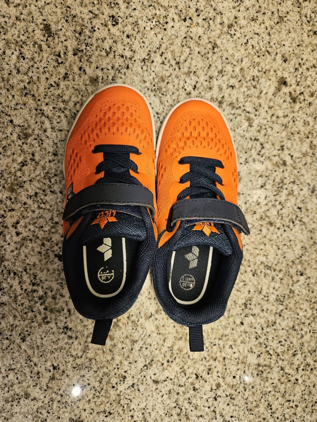 Chaussures garçon: Kinderturnschuhe gr. 30 – D'occasion à Ennenda par eel_ts7s 2