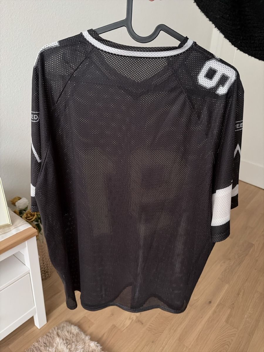 Shein T-shirt: T-Shirt – Nuovo (secondo la descrizione) da Basel venduto da SaraaaS060201 1