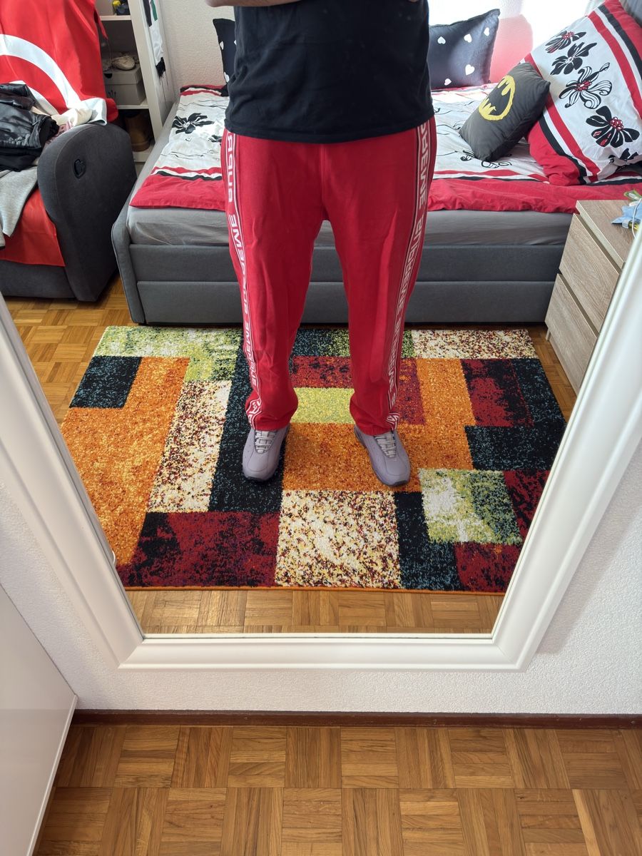Supreme Pantaloni: Supreme sweatpant red – Nuovo (secondo la descrizione) da Yverdon-Les-Bains venduto da fir_7srk 1