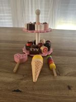 Holzspielzeug Kuchenstand mit Suessigkeiten gut erhalten