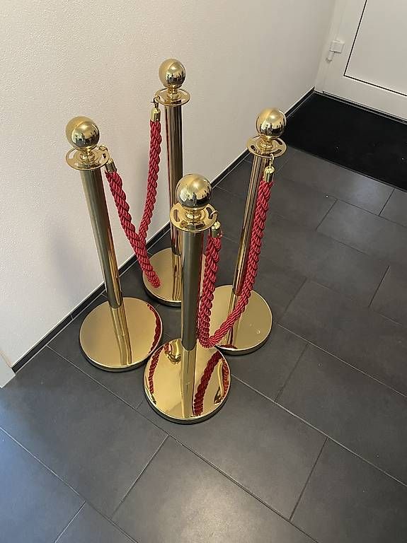 Zäune: Goldene Absperrpfosten VIP – Gebraucht aus Felben-Wellhausen von dekii27